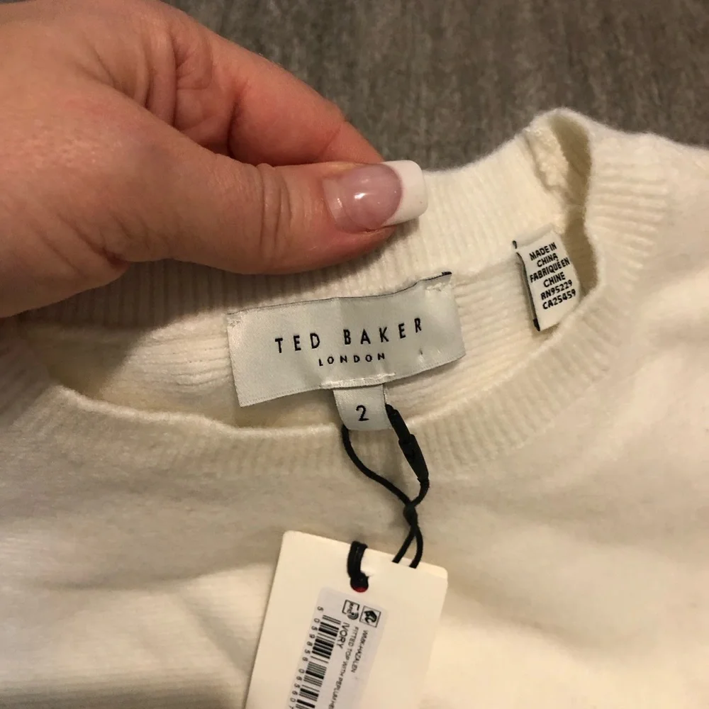 Ted Baker Fitted Lillyyy Knit Sweater Crew Neck Peplum Ivory Sz 2 (US 6) new - Picture 5 of 7